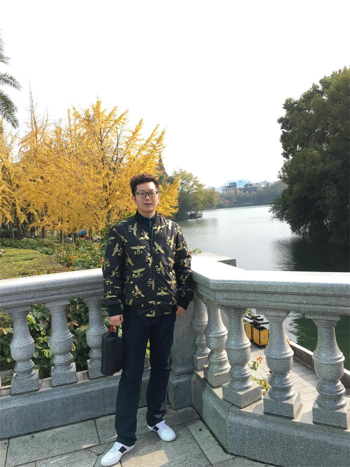 在桂林做易經(jīng)培訓(xùn)的海真老師的愛(ài)子冬冬